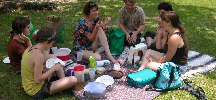 5 Health Benefits of Going to a Picnic